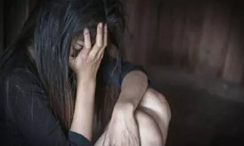 SDM पर ब्लैकमेलिंग का आरोप, लड़की बोली- अश्लील वीडियो किए रिकॉर्ड SDM पर ब्लैकमेलिंग का आरोप, लड़की बोली- अश्लील वीडियो किए रिकॉर्ड