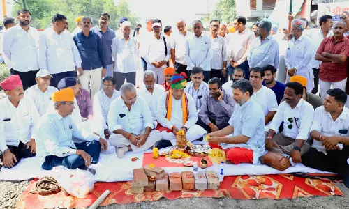 Jaipur: कैबिनेट मंत्री जोराराम कुमावत ने किसान गौरव पथ का किया शिलान्यास
