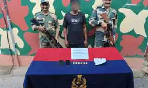 BSF ने ₹80 लाख से अधिक का सोना जब्त किया, एक तस्कर हिरासत में BSF ने ₹80 लाख से अधिक का सोना जब्त किया, एक तस्कर हिरासत में