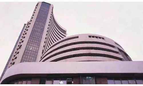 FII निकासी और H-1B शुल्क बढ़ोतरी से बाजार दबाव में
