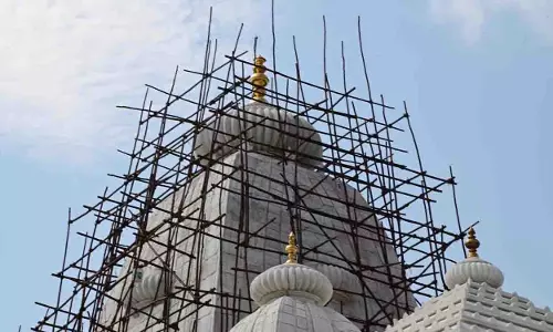 Birla Mandir ने 50वीं वर्षगांठ समारोह के लिए संगमरमर की पॉलिशिंग शुरू की Birla Mandir ने 50वीं वर्षगांठ समारोह के लिए संगमरमर की पॉलिशिंग शुरू की
