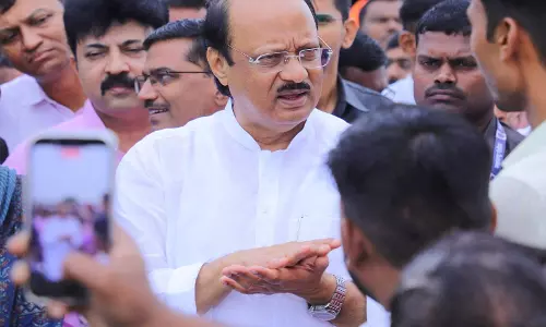 उपमुख्यमंत्री अजित पवार ने Solapur में बाढ़ प्रभावित इलाकों का किया निरीक्षण