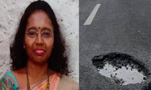 Sindhudurg में बाइक गड्ढे में फंसने से हुआ हादसा Sindhudurg में बाइक गड्ढे में फंसने से हुआ हादसा