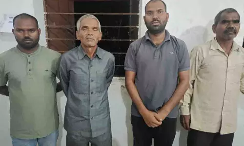 CG BREAKING: बोलेरो से कुचलकर दो की हत्या, चार आरोपी गिरफ्तार CG BREAKING: बोलेरो से कुचलकर दो की हत्या, चार आरोपी गिरफ्तार