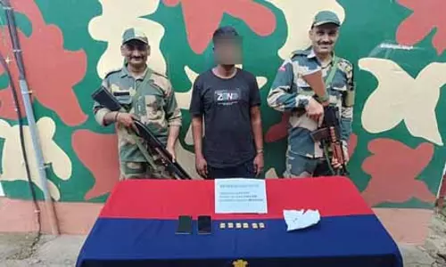 बीएसएफ ने भारत-बांग्लादेश सीमा पर सोने की तस्करी को नाकाम किया, तस्कर गिरफ्तार बीएसएफ ने भारत-बांग्लादेश सीमा पर सोने की तस्करी को नाकाम किया, तस्कर गिरफ्तार