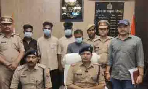 Lucknow: चेन स्नैचरों के गिरोह का भंडाफोड़, 4 गिरफ्तार Lucknow: चेन स्नैचरों के गिरोह का भंडाफोड़, 4 गिरफ्तार