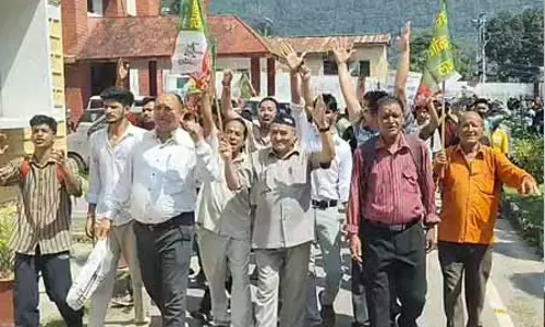 यूकेएसएसएससी पेपर लीक प्रकरण को लेकर यूकेडी का जोरदार प्रदर्शन, सीबीआई जांच की मांग यूकेएसएसएससी पेपर लीक प्रकरण को लेकर यूकेडी का जोरदार प्रदर्शन, सीबीआई जांच की मांग