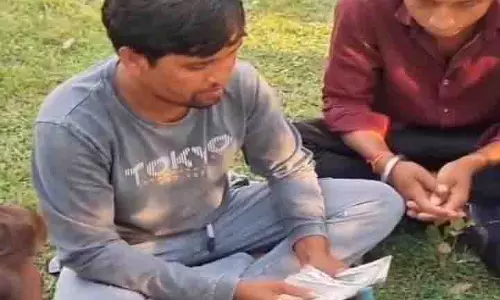 CG: रोहासी सागौन नर्सरी में जुए के अड्डे पर पुलिस छापा, कई जुआरी गिरफ्तार CG: रोहासी सागौन नर्सरी में जुए के अड्डे पर पुलिस छापा, कई जुआरी गिरफ्तार