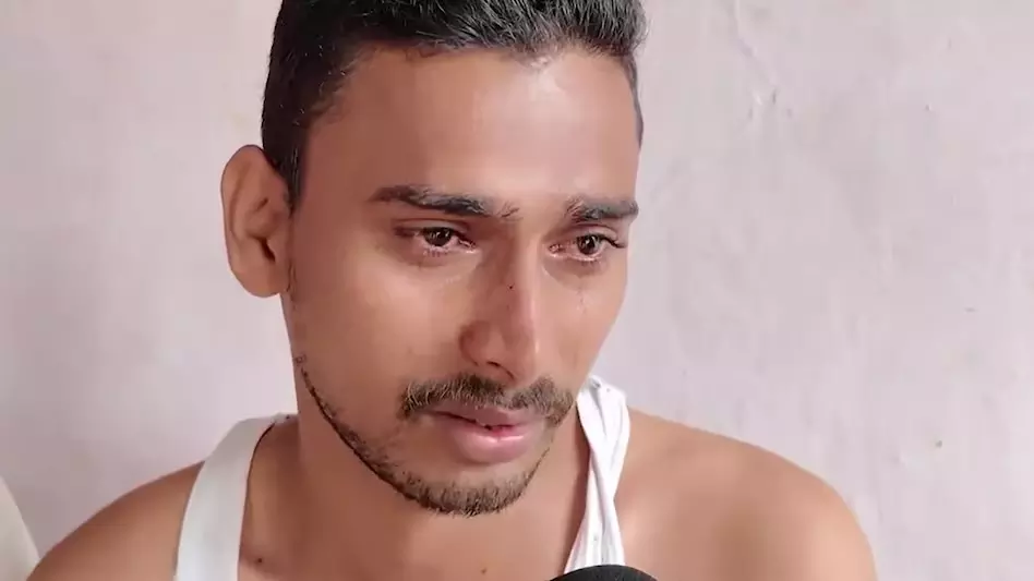 किसान के साथ पुलिसकर्मियों ने किया गाली-गलौज, थर्ड-डिग्री टॉर्चर देने का भी आरोप किसान के साथ पुलिसकर्मियों ने किया गाली-गलौज, थर्ड-डिग्री टॉर्चर देने का भी आरोप