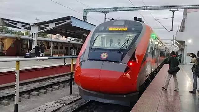 Tamil Nadu : नेल्लई से चेन्नई तक 20 डिब्बों वाली वंदे भारत ट्रेन सेवा शुरू Tamil Nadu : नेल्लई से चेन्नई तक 20 डिब्बों वाली वंदे भारत ट्रेन सेवा शुरू