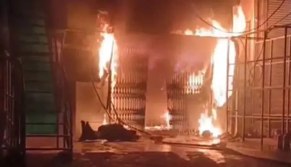 Rajasthan: सेंट्रल बैंक ऑफ इंडिया में भीषण आग, लाखों का नुकसान Rajasthan: सेंट्रल बैंक ऑफ इंडिया में भीषण आग, लाखों का नुकसान