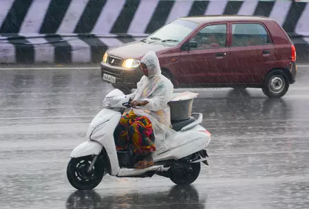 तमिलनाडु : कोयंबटूर और नीलगिरी में अगले तीन दिन तक भारी बारिश का पूर्वानुमान तमिलनाडु : कोयंबटूर और नीलगिरी में अगले तीन दिन तक भारी बारिश का पूर्वानुमान