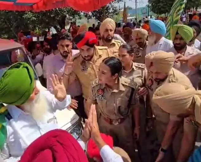 Nabha: मनदीप कौर के साथ दुर्व्यवहार का मामला, आपबीती में खुलासा Nabha: मनदीप कौर के साथ दुर्व्यवहार का मामला, आपबीती में खुलासा