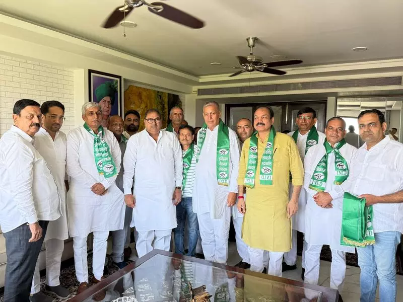 Haryana : देवीलाल की जयंती पर इनेलो, जेजेपी समानांतर कार्यक्रम आयोजित करेंगे Haryana : देवीलाल की जयंती पर इनेलो, जेजेपी समानांतर कार्यक्रम आयोजित करेंगे