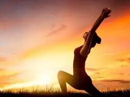 Yoga: पूरे शरीर को फिट रखने के लिए इस योग आसन का प्रतिदिन अभ्यास करें Yoga: पूरे शरीर को फिट रखने के लिए इस योग आसन का प्रतिदिन अभ्यास करें