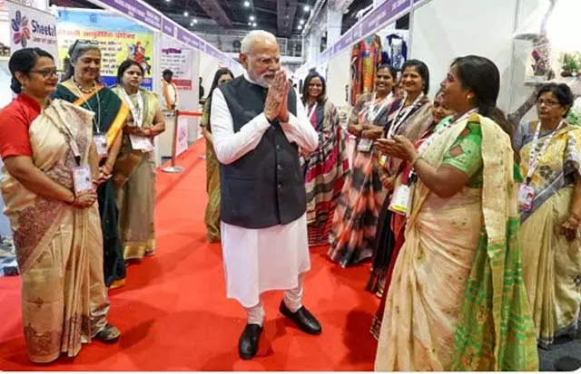 जब अर्थव्यवस्था मजबूत होगी तो लोगों पर टैक्स का बोझ भी कम होगा: PM Modi जब अर्थव्यवस्था मजबूत होगी तो लोगों पर टैक्स का बोझ भी कम होगा: PM Modi