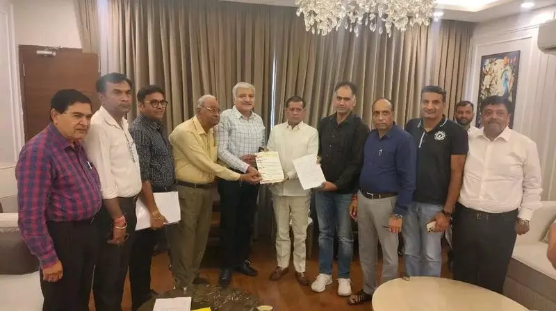 Haryana के चावल मिल मालिकों ने टूटे चावल और बोरियों की कीमत पर स्पष्टता की मांग की Haryana के चावल मिल मालिकों ने टूटे चावल और बोरियों की कीमत पर स्पष्टता की मांग की