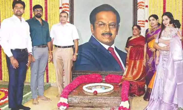 Dr. B. Sivanthi Aditanar की 90वीं जयंती पर उनके स्मारक पर नेताओं ने श्रद्धांजलि अर्पित की Dr. B. Sivanthi Aditanar की 90वीं जयंती पर उनके स्मारक पर नेताओं ने श्रद्धांजलि अर्पित की