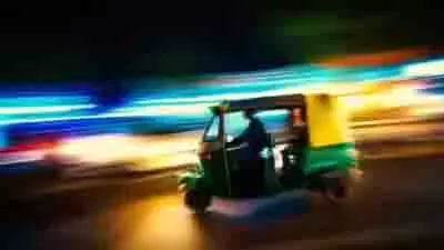 Bhubaneswar: अपहरण की कोशिश से बचने के लिए युवती चलती ऑटो-रिक्शा से कूदी Bhubaneswar: अपहरण की कोशिश से बचने के लिए युवती चलती ऑटो-रिक्शा से कूदी