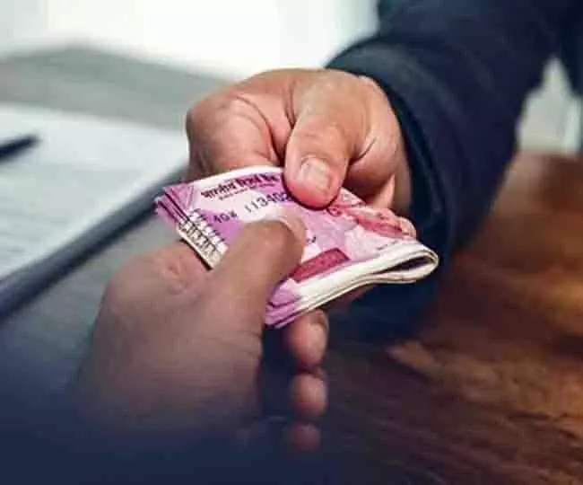 TPCODL के कार्यकारी अभियंता 20 हजार रुपये की रिश्वत लेते पकड़े गए TPCODL के कार्यकारी अभियंता 20 हजार रुपये की रिश्वत लेते पकड़े गए
