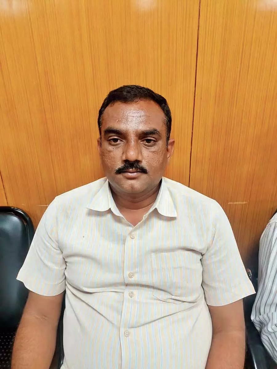 Karnataka : लोकायुक्त के जाल में चिक्कबल्लापुर नगर निगम इंजीनियर Karnataka : लोकायुक्त के जाल में चिक्कबल्लापुर नगर निगम इंजीनियर