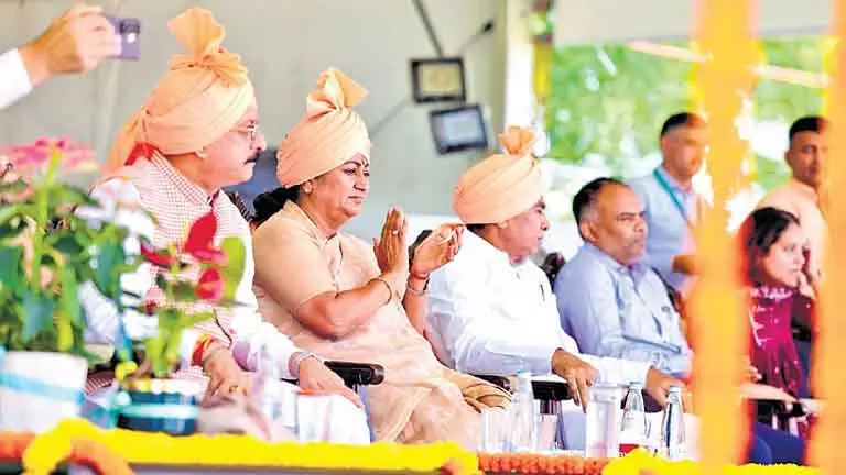 सीएम रेखा गुप्ता ने पश्चिमी दिल्ली में 200 मीटर एथलेटिक्स ट्रैक का उद्घाटन किया सीएम रेखा गुप्ता ने पश्चिमी दिल्ली में 200 मीटर एथलेटिक्स ट्रैक का उद्घाटन किया