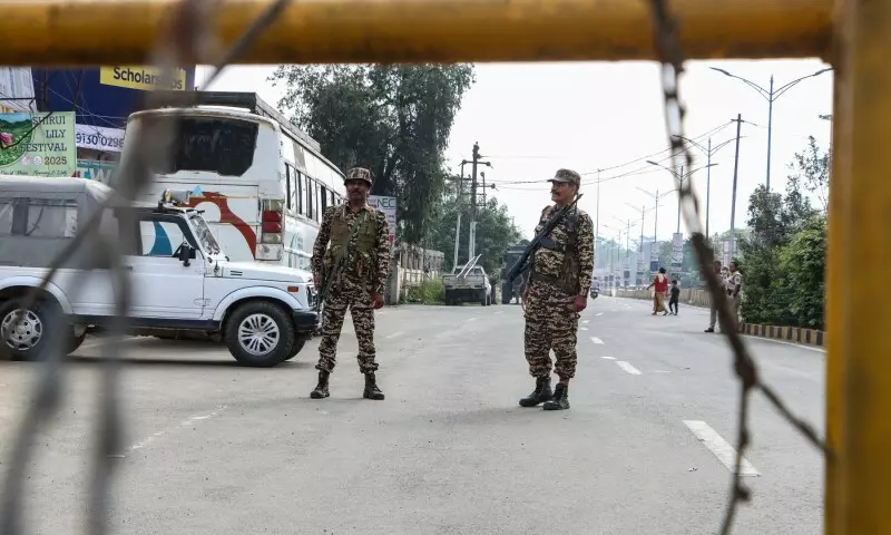 Leh: कर्फ्यू के बीच लेह की गली-गली में सुरक्षा की कड़ी निगरानी Leh: कर्फ्यू के बीच लेह की गली-गली में सुरक्षा की कड़ी निगरानी