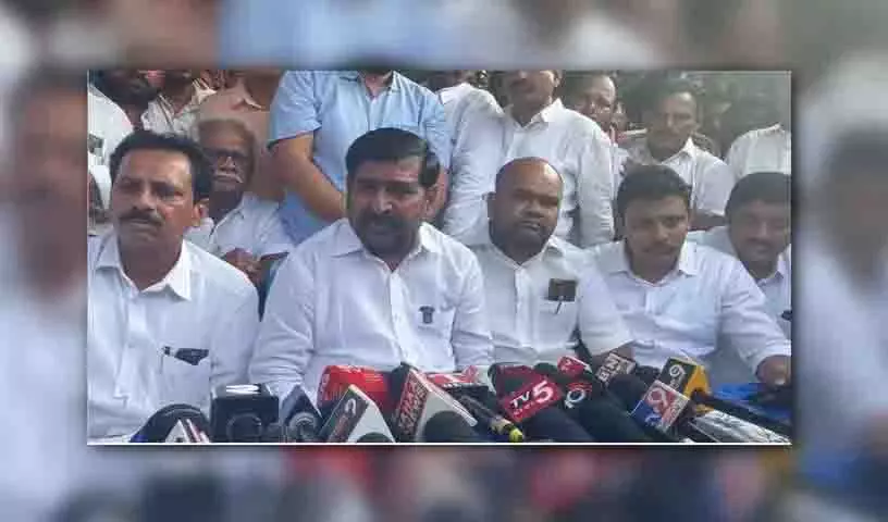 BRS विधायक जगदीश रेड्डी ने आदिवासी किसान पर पुलिस अत्याचार के लिए कांग्रेस सरकार की आलोचना की BRS विधायक जगदीश रेड्डी ने आदिवासी किसान पर पुलिस अत्याचार के लिए कांग्रेस सरकार की आलोचना की