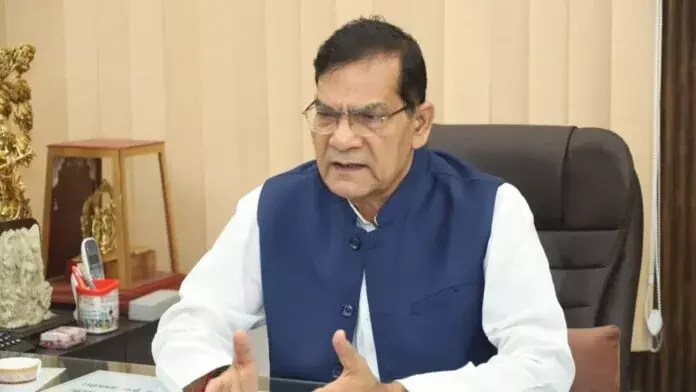 Baliya: दो बच्चियों की मौत पर मंत्री ने व्यक्त किया शोक, अफसर सस्पेंड Baliya: दो बच्चियों की मौत पर मंत्री ने व्यक्त किया शोक, अफसर सस्पेंड