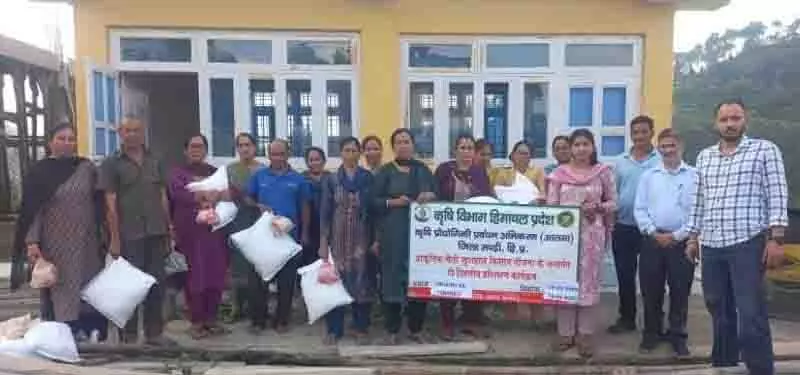 Tharkhi village में मंडी के किसानों के लिए प्राकृतिक खेती कार्यशाला का आयोजन Tharkhi village में मंडी के किसानों के लिए प्राकृतिक खेती कार्यशाला का आयोजन