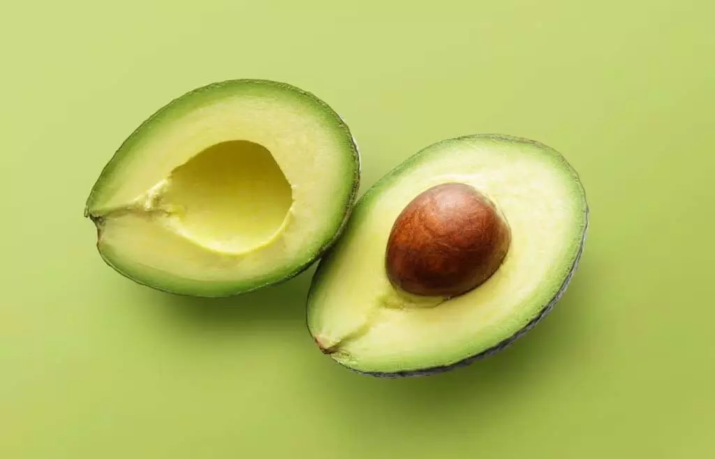 Avocado: स्वास्थ्य और स्वाद का सुपरफूड Avocado: स्वास्थ्य और स्वाद का सुपरफूड