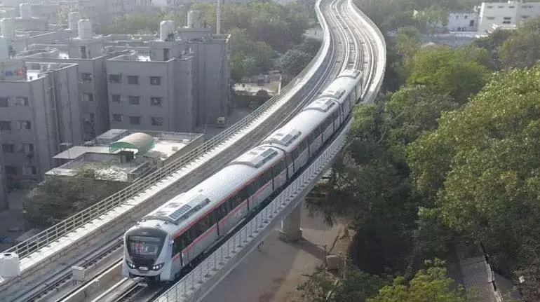 नवरात्रि के दौरान अहमदाबाद मेट्रो का समय रात 2 बजे तक बढ़ाया गया नवरात्रि के दौरान अहमदाबाद मेट्रो का समय रात 2 बजे तक बढ़ाया गया