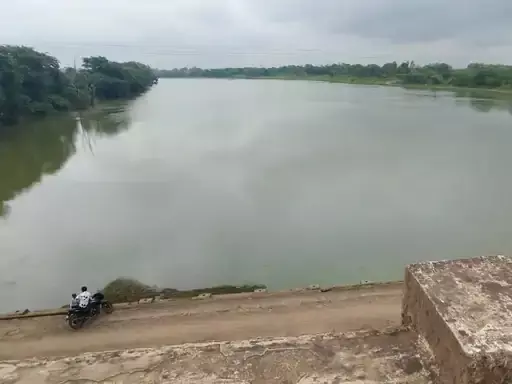 लापता व्यापारी का कार मिला, परिजन सदमे में लापता व्यापारी का कार मिला, परिजन सदमे में