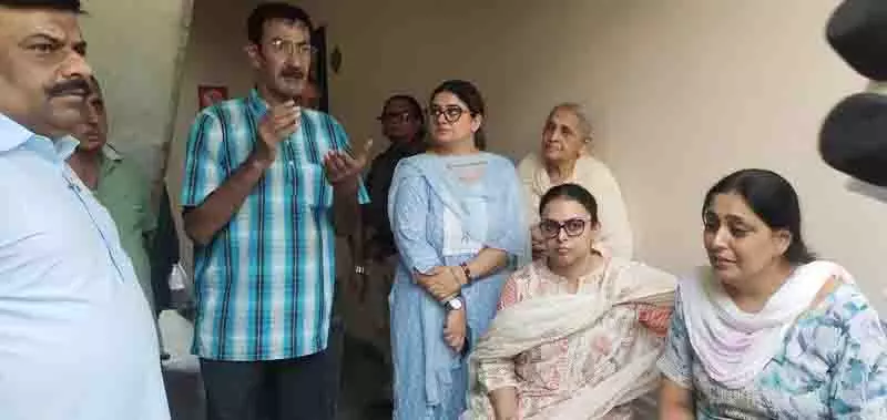 Ghumar Mandi में 22 वर्षीय युवक ने आत्महत्या कर ली Ghumar Mandi में 22 वर्षीय युवक ने आत्महत्या कर ली