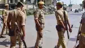 Latur: खदान के पानी में कूदी महिला, पुलिस और होमगार्ड की फुर्ती से बची जान Latur: खदान के पानी में कूदी महिला, पुलिस और होमगार्ड की फुर्ती से बची जान