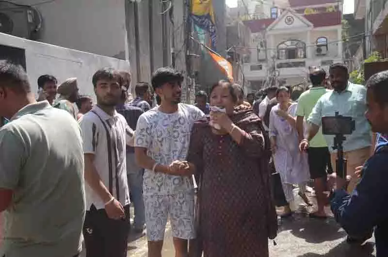 Ludhiana: सूत के गोदाम में भीषण आग, दम घुटने से बुजुर्ग महिला और नाबालिग पोते की मौत Ludhiana: सूत के गोदाम में भीषण आग, दम घुटने से बुजुर्ग महिला और नाबालिग पोते की मौत
