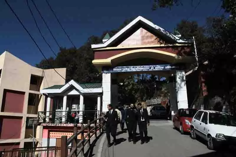 Himachal: छात्रों को प्रवेश के समय नशे के खिलाफ शपथ पत्र देना होगा Himachal: छात्रों को प्रवेश के समय नशे के खिलाफ शपथ पत्र देना होगा