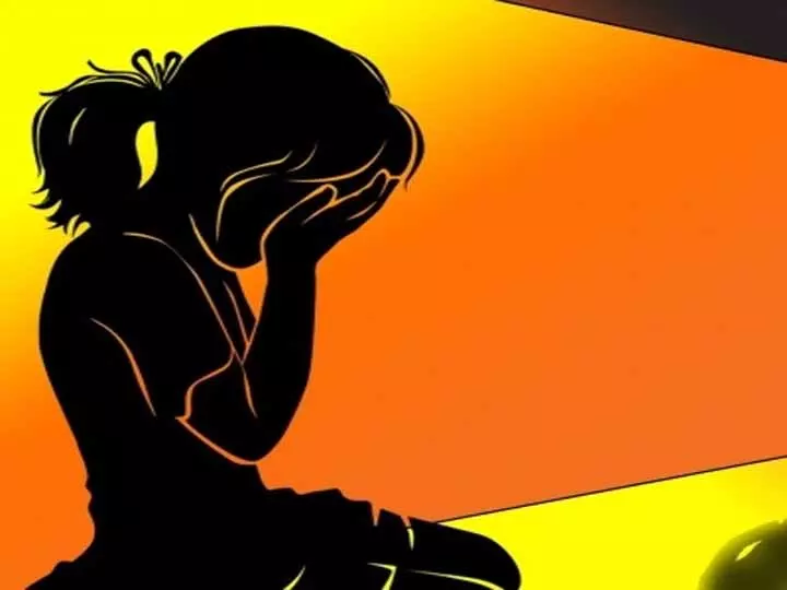 अवैध मदरसे पर छापेमारी, बाथरूम से मिलीं 40 लड़कियां अवैध मदरसे पर छापेमारी, बाथरूम से मिलीं 40 लड़कियां
