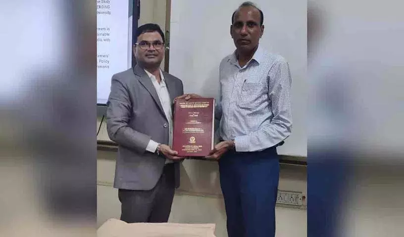 श्रीनिवास कत्तेरसला को OU समाजशास्त्र विभाग में डॉक्टरेट की उपाधि मिली श्रीनिवास कत्तेरसला को OU समाजशास्त्र विभाग में डॉक्टरेट की उपाधि मिली
