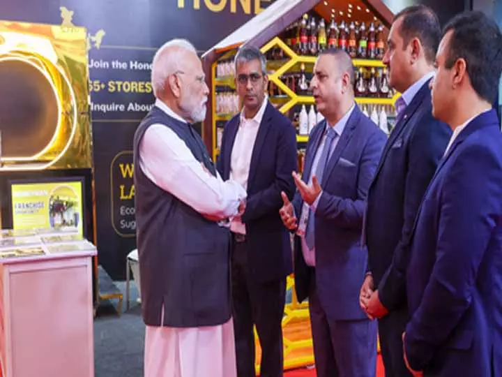 ‘इंटरनेशनल ट्रेड शो’ में उद्यमियों से मिले पीएम मोदी, उनके काम को लेकर ली जानकारी ‘इंटरनेशनल ट्रेड शो’ में उद्यमियों से मिले पीएम मोदी, उनके काम को लेकर ली जानकारी