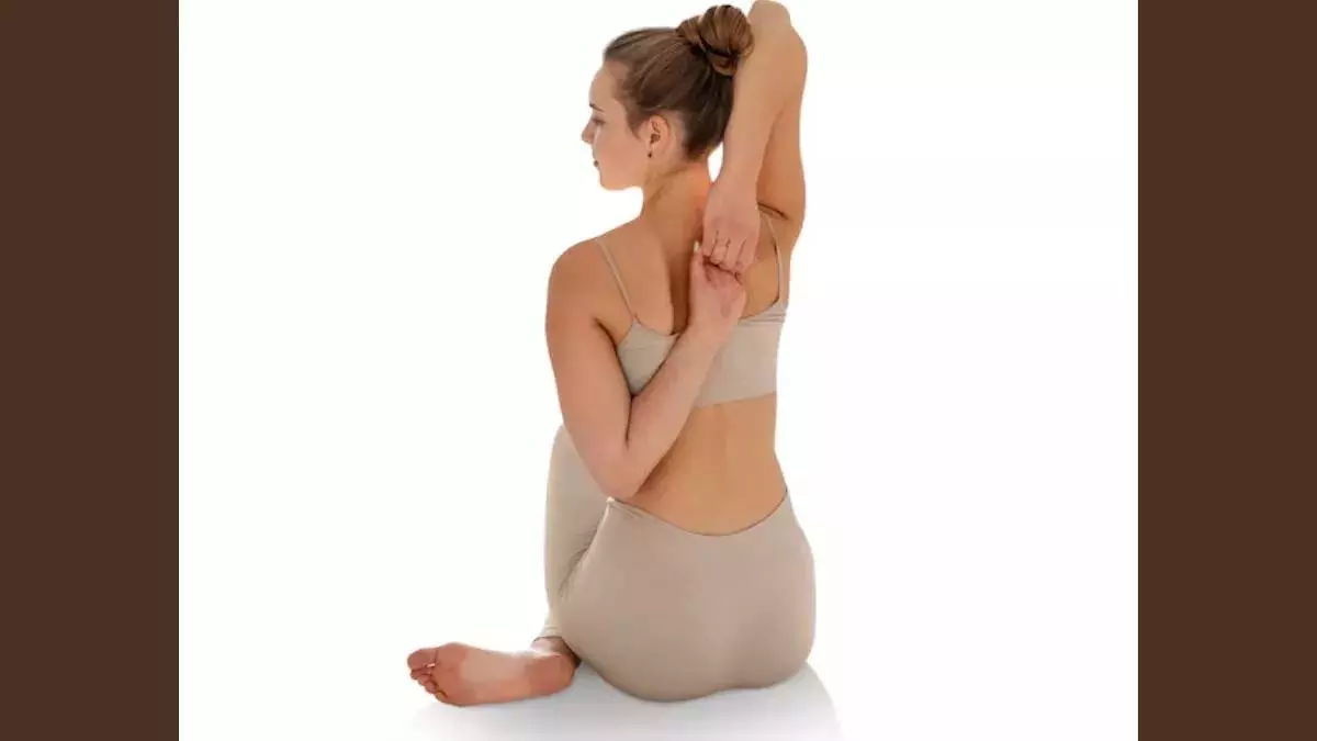 सिर्फ एक Yoga Asana से बरकरार रखें सालों-साल फिटनेस, रोज 10 मिनट करने से मिलेंगे फायदे सिर्फ एक Yoga Asana से बरकरार रखें सालों-साल फिटनेस, रोज 10 मिनट करने से मिलेंगे फायदे