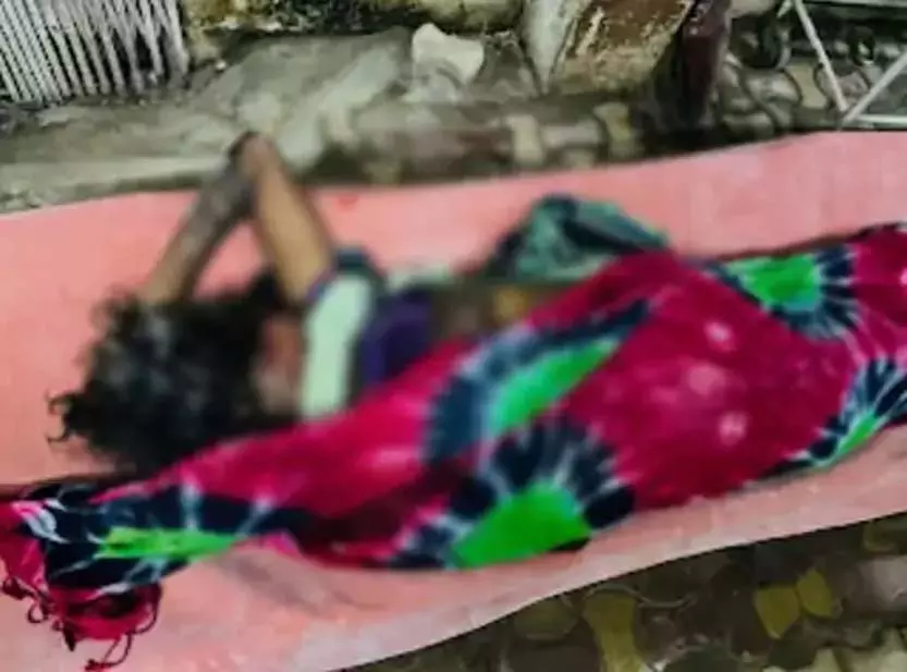 स्कूली वैन ने राहगीर महिलाओं को टक्कर मारी, एक की मौत स्कूली वैन ने राहगीर महिलाओं को टक्कर मारी, एक की मौत