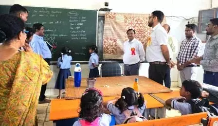 कमिश्नर कांवरे ने शासकीय विद्यालयों का किया निरीक्षण कमिश्नर कांवरे ने शासकीय विद्यालयों का किया निरीक्षण