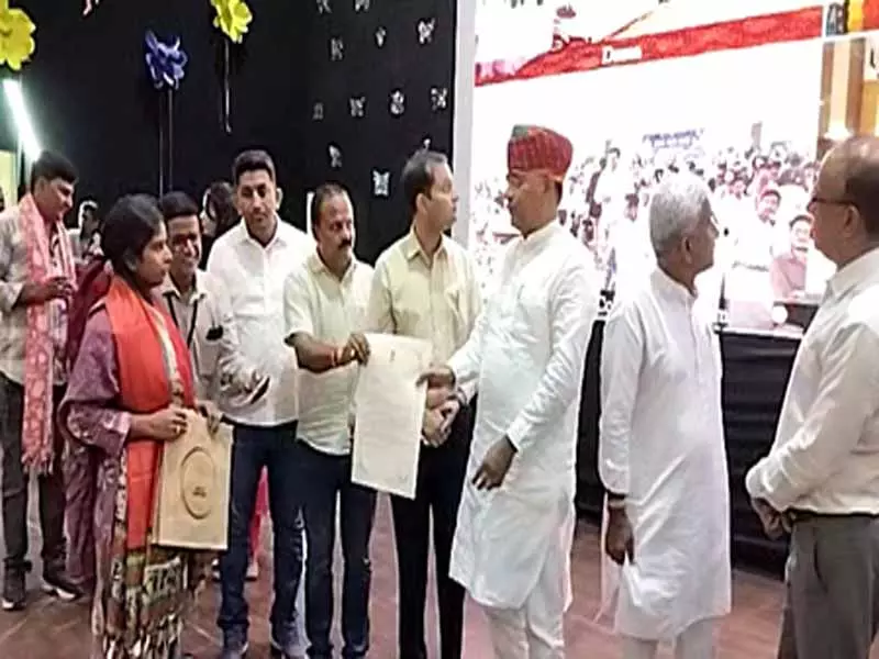 अजमेर में जिला स्तरीय रोजगार समारोह, युवाओं को मिले नियुक्ति पत्र अजमेर में जिला स्तरीय रोजगार समारोह, युवाओं को मिले नियुक्ति पत्र