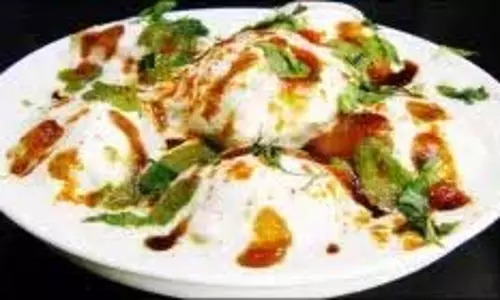 Moong Dal Dahi Vada :इस आसान रेसिपी से बनाएं स्पंजी मूंग दाल दही वड़ा Moong Dal Dahi Vada :इस आसान रेसिपी से बनाएं स्पंजी मूंग दाल दही वड़ा