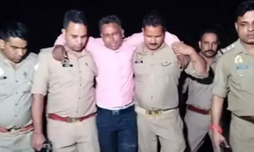 एसिड अटैक: मुठभेड़ में आरोपी गिरफ्तार, बात नहीं करने पर कराया हमला