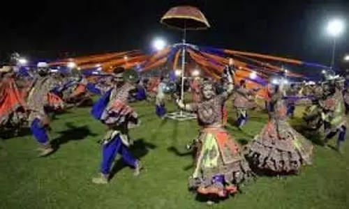 Gujarat: गरबा के दौरान मचा बवाल Gujarat: गरबा के दौरान मचा बवाल