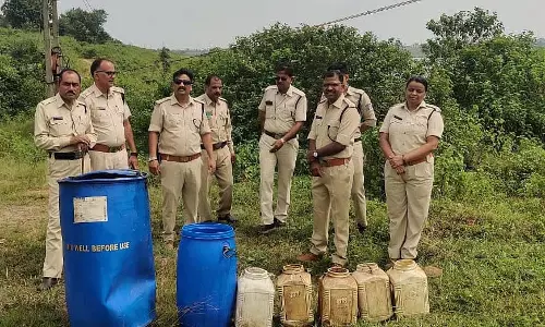 Indore : ग्रामीण इलाकों में आबकारी की छापेमारी, 1.75 लाख की अवैध शराब और सामान जब्त