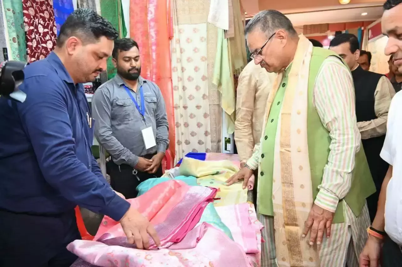 Dehradun: गणेश जोशी ने किया सिल्क एक्स्पो 2025 का उद्घाटन Dehradun: गणेश जोशी ने किया सिल्क एक्स्पो 2025 का उद्घाटन