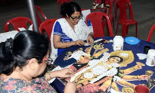 ऑपरेशन सिन्दूर को समर्पित सिन्दूर खेला; परंपरा के संरक्षण पर पंडाल की थीम ऑपरेशन सिन्दूर को समर्पित सिन्दूर खेला; परंपरा के संरक्षण पर पंडाल की थीम